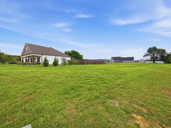 5th image of 14 Farm View Cir