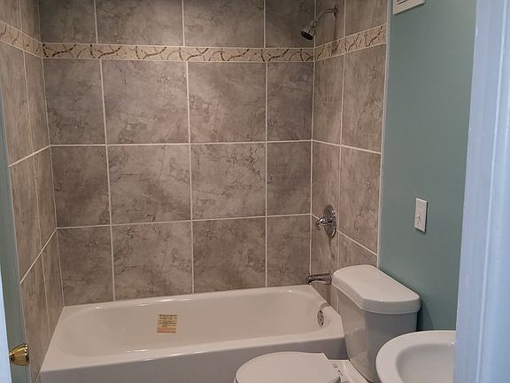 2nd image of 1506 Grove St