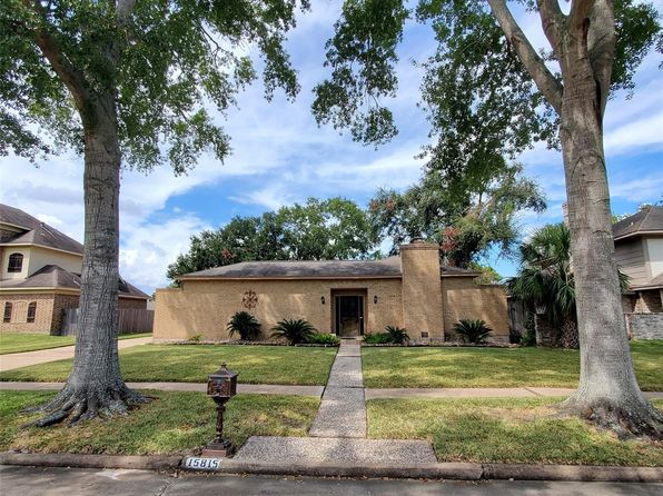 15815 Crestbrook Dr