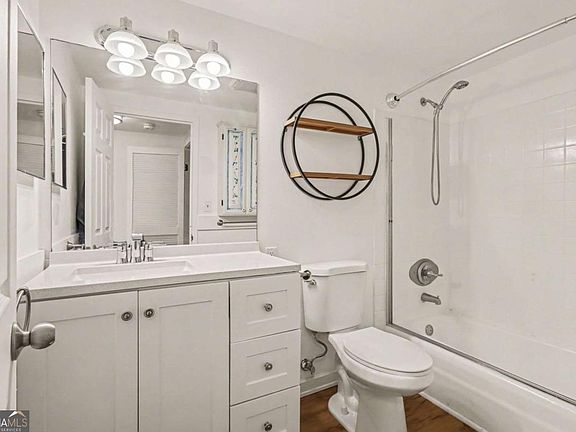 5th image of 1501 Clairmont Rd APT 827