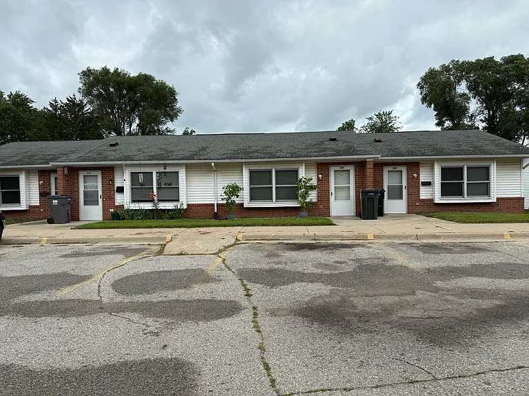515 Stokes Dr — Photo 2