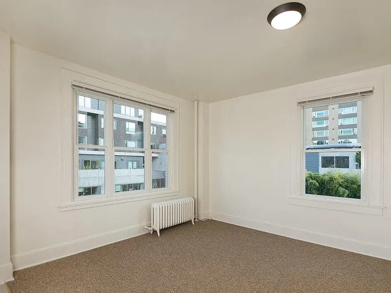 Cambridge Apartments — Photo 11