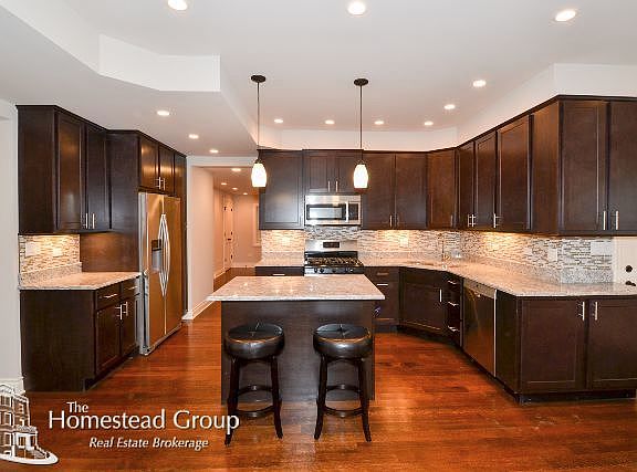 2nd image of 4208 N Sacramento Ave #1FRNT