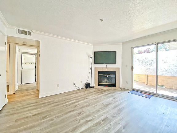 3rd image of 1019 Dornajo Way APT 126