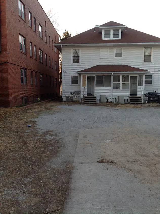 1409 E St — Photo 2