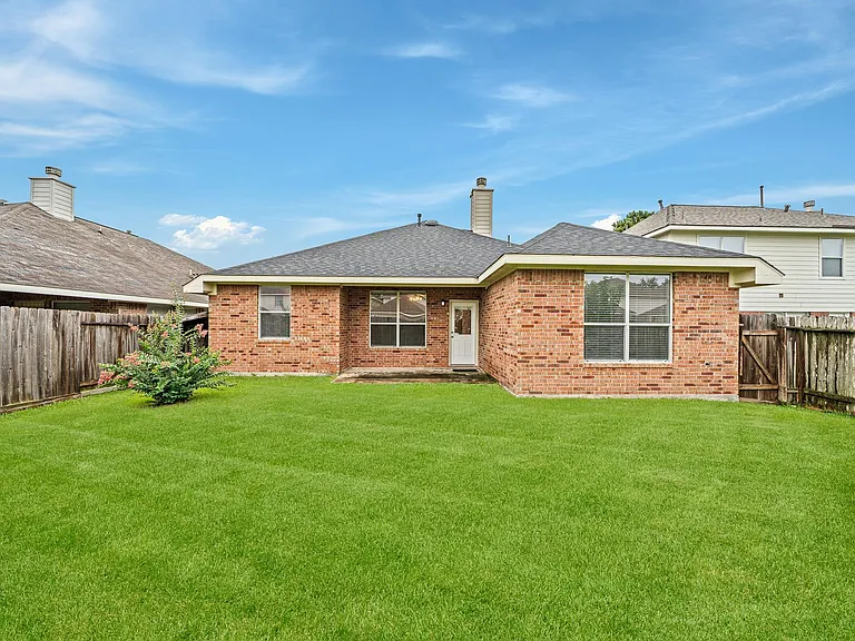 6423 Bonnie Chase Ln — Photo 32