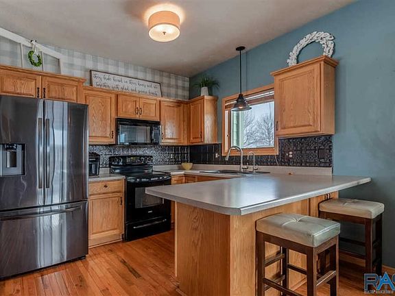 4th image of 7000 S Crane Ave