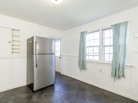 5th image of 10415 Saint Robert Ln