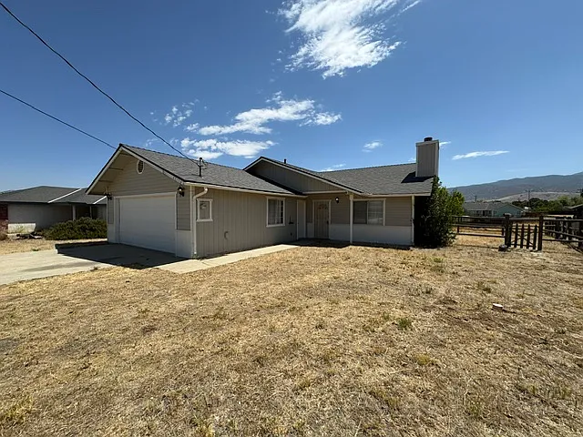 3 bed, 1027 sqft, $1,990 — Photo 2
