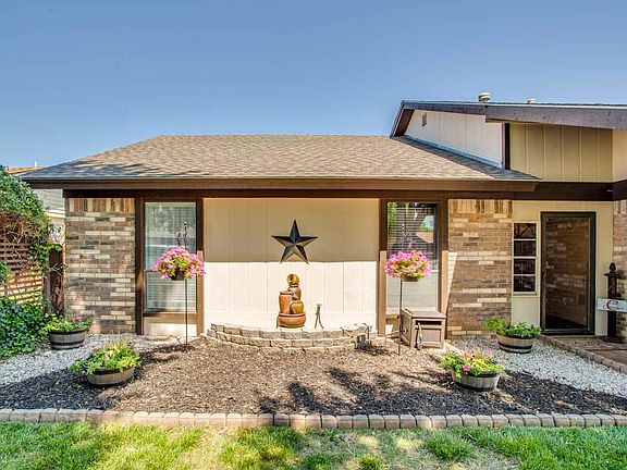 3rd image of 309 Sombrero Cir