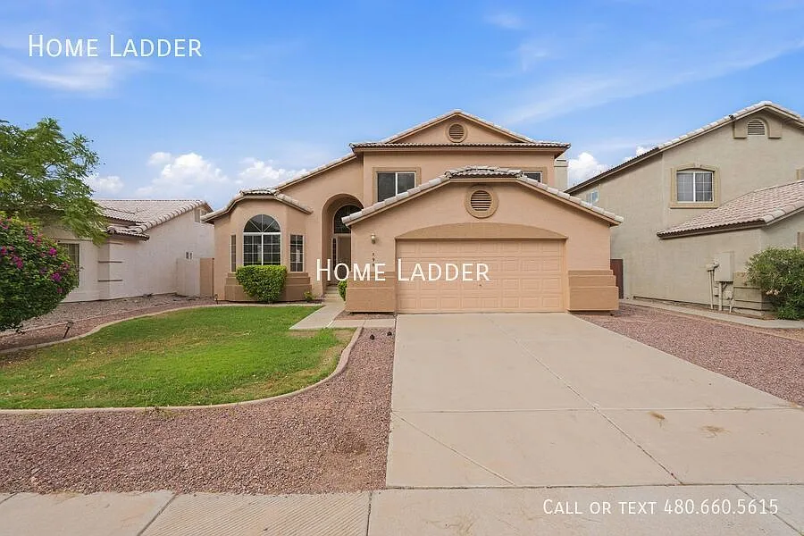 Beautiful 4 Bed / 3 Bath Gilbert Home with Soaring Ceilings & Natural Light! — Photo 1