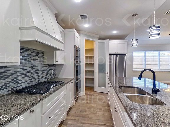 5th image of 2700 Knoll Dr
