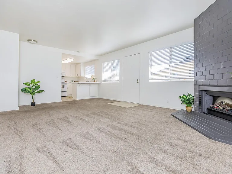 Town and Country Garden Apartments — Photo 4