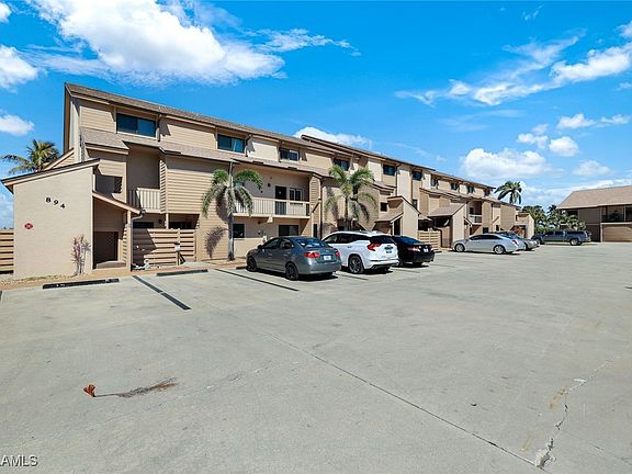 4th image of 894 Buttonwood Dr APT 215