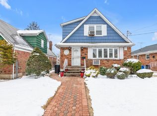 24618 137th Ave, Rosedale, NY 11422