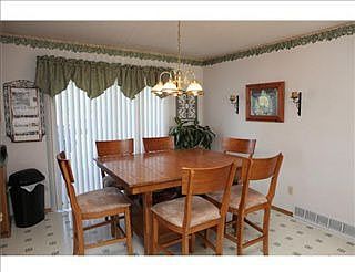 4th image of 1047 Alderson Ave