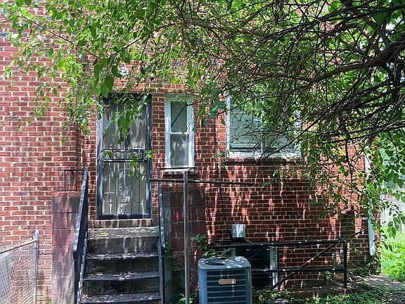 3rd image of 4013 Clay Pl NE