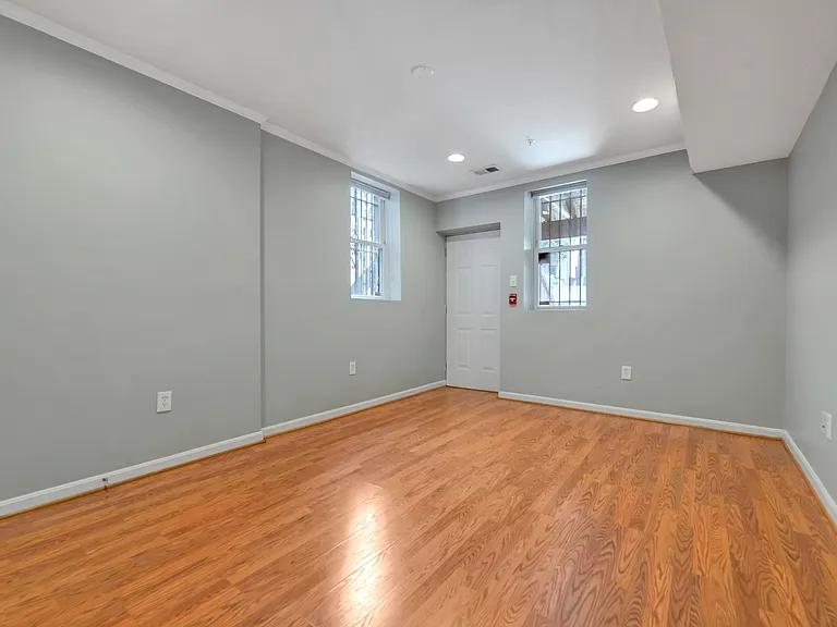 1360 Kenyon St NW #B — Photo 16