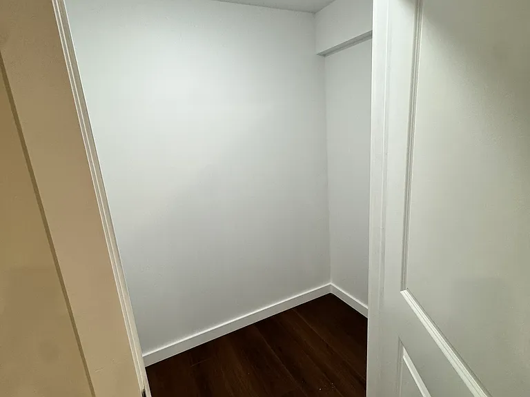1220 Hollywood Ave #1 — Photo 7