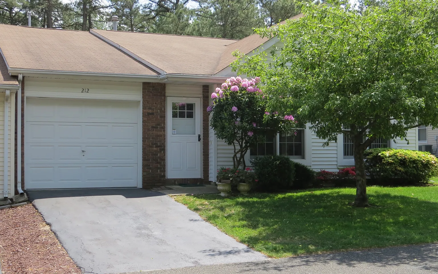 212 Deanne Dr photo 1