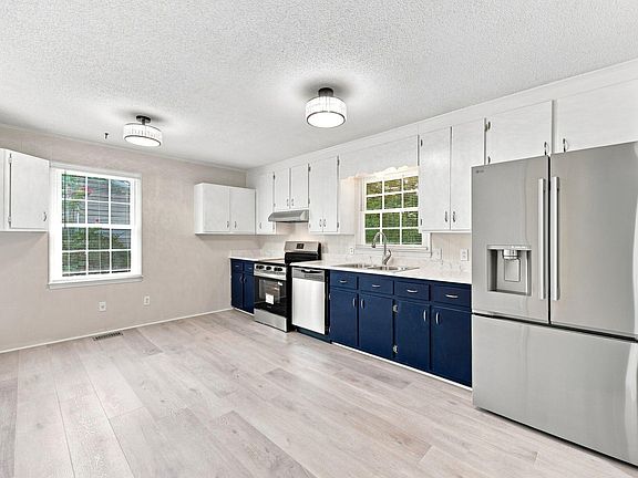 4th image of 303 Sunset Ave
