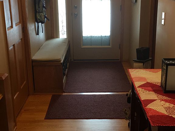 Main floor entryway/foyer 