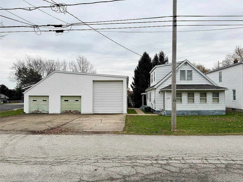 1175 E Arlington Rd photo 1
