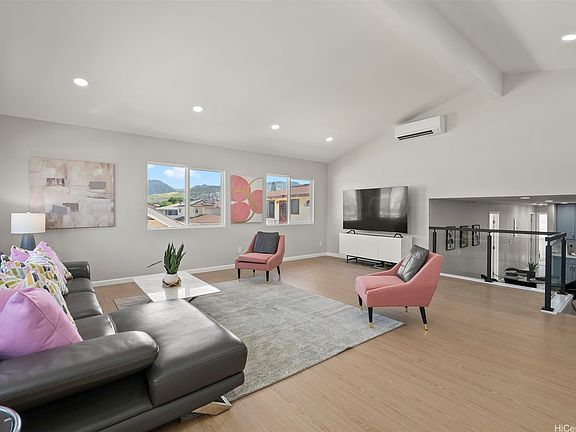 3rd image of 3331A Herbert St