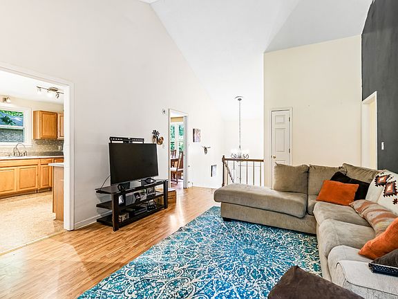 3rd image of 2270 Ermine Dr
