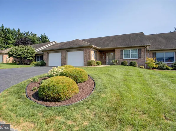 414 Benjamin Dr, Chambersburg, PA 17201