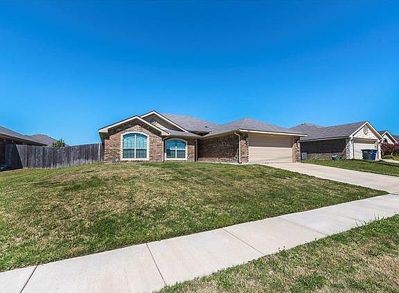 2nd image of 2407 Coy Dr
