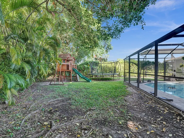 9025 SW 186th Ter — Photo 35
