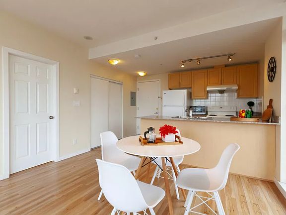 5th image of 6133 Buswell St #601