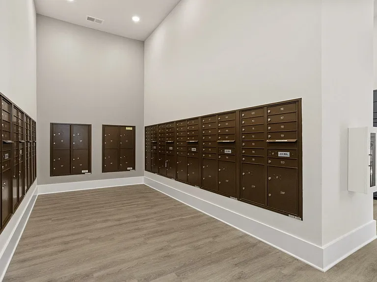 The Grande at Geyser Falls Luxury Apartments — Photo 21