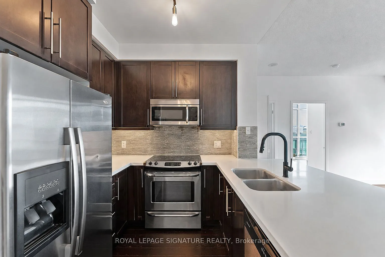 Bohemian Embassy Lofts — Photo 4
