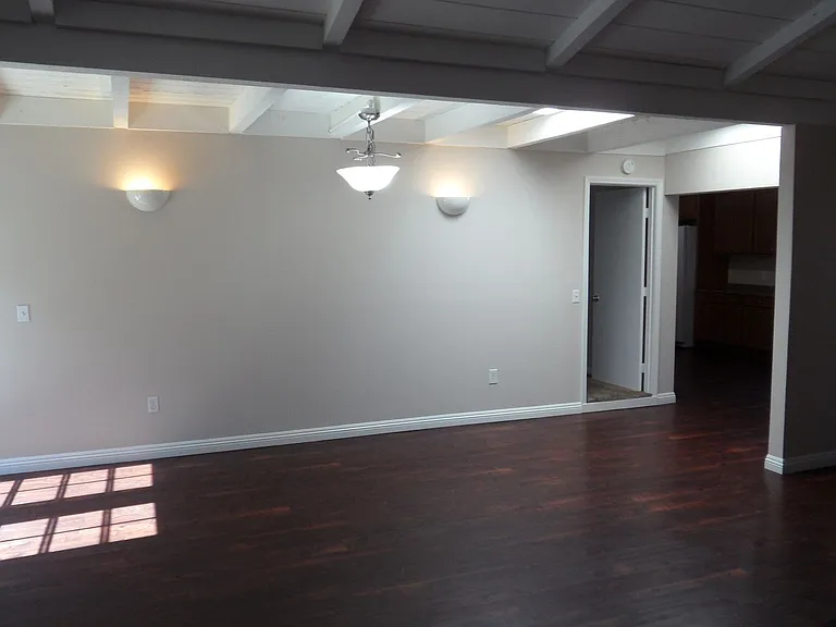 344 N Shattuck Pl — Photo 9