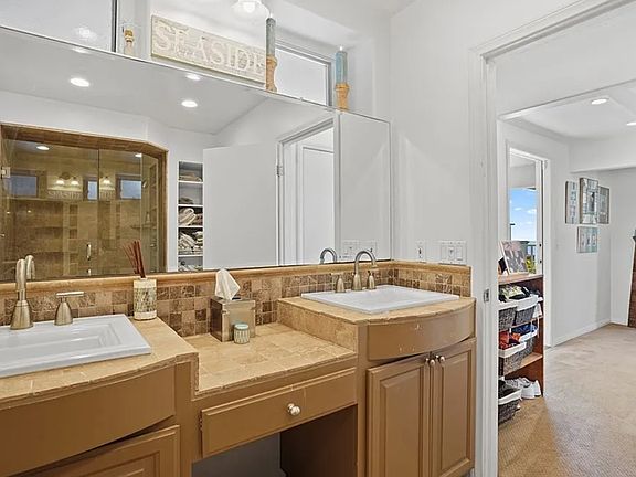 4th image of 604 Alta Vista Way