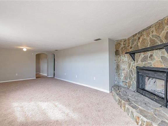 3rd image of 1364 Friend Ave