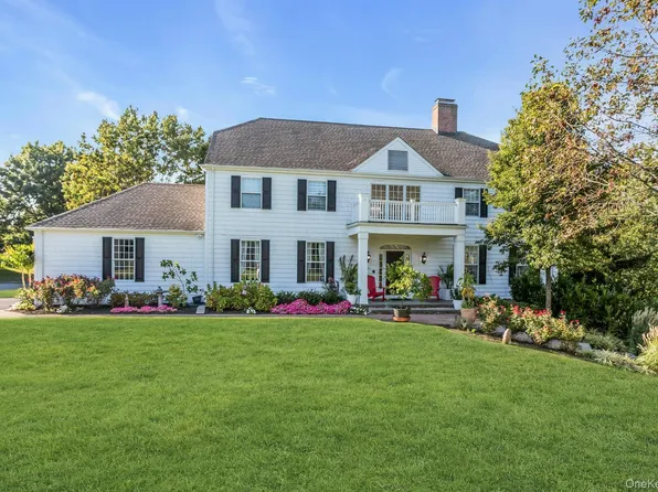 16 Robin Court, Glen Cove, NY 11542