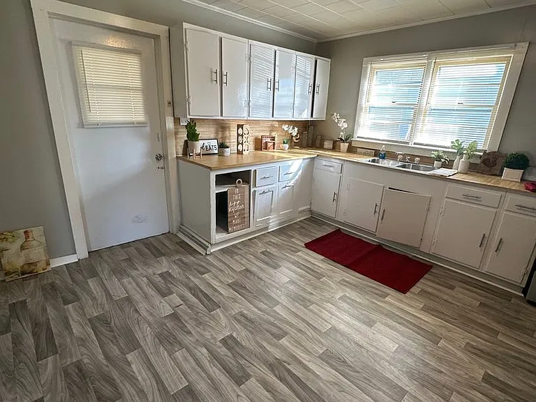 3102 S Railroad St — Photo 5