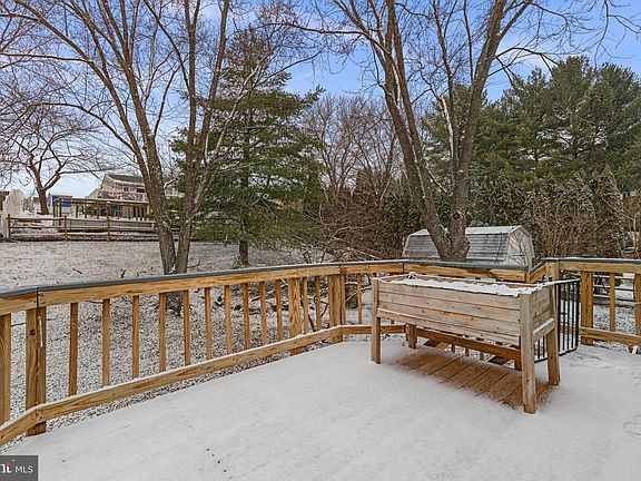 5th image of 24200 Newbury Rd