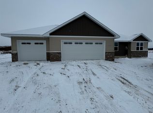 1235 Putnam Dr, Pulaski, WI 54162