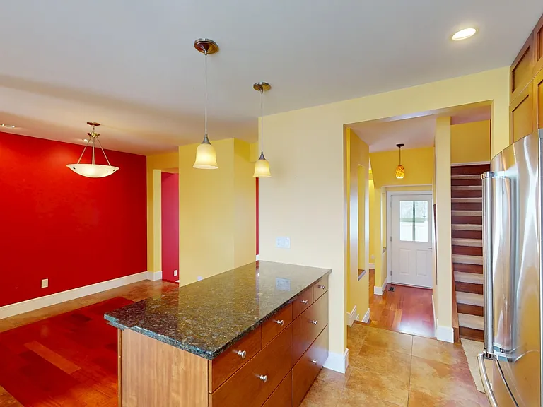 502 Silvercreek Close NW — Photo 3