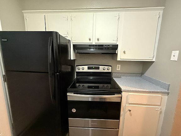 3rd image of 819 Bluebird Dr #823