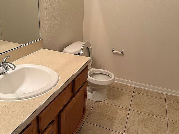 4th image of 6915 Ortega Woods Dr Bldg Unit 3 13