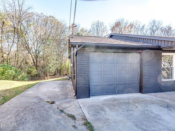 3rd image of 704 Exodus Ln