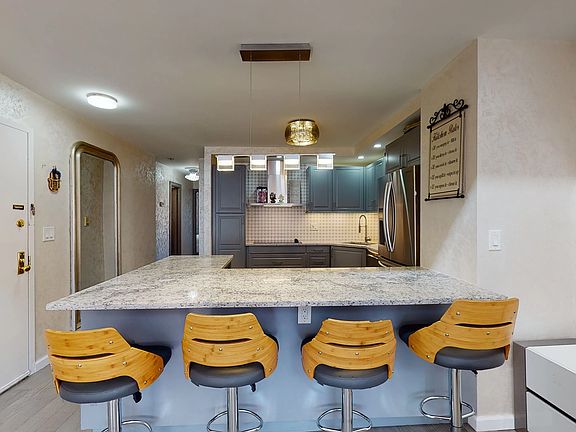 4th image of 11 Cove Ln APT 3C