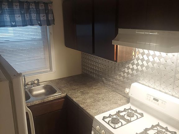 5th image of 9053 S Laflin St APT 1E