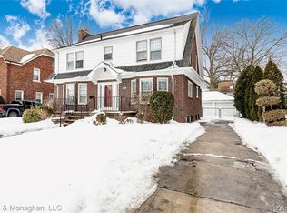 1235 Bedford Rd, Grosse Pointe Park, MI 48230
