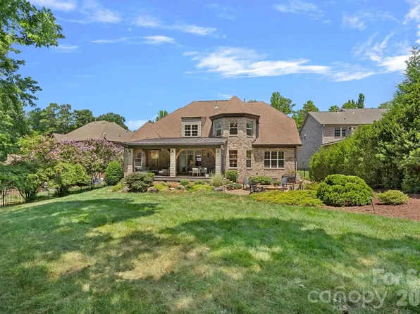 3813 Lakeside Dr, Charlotte, NC 28270
